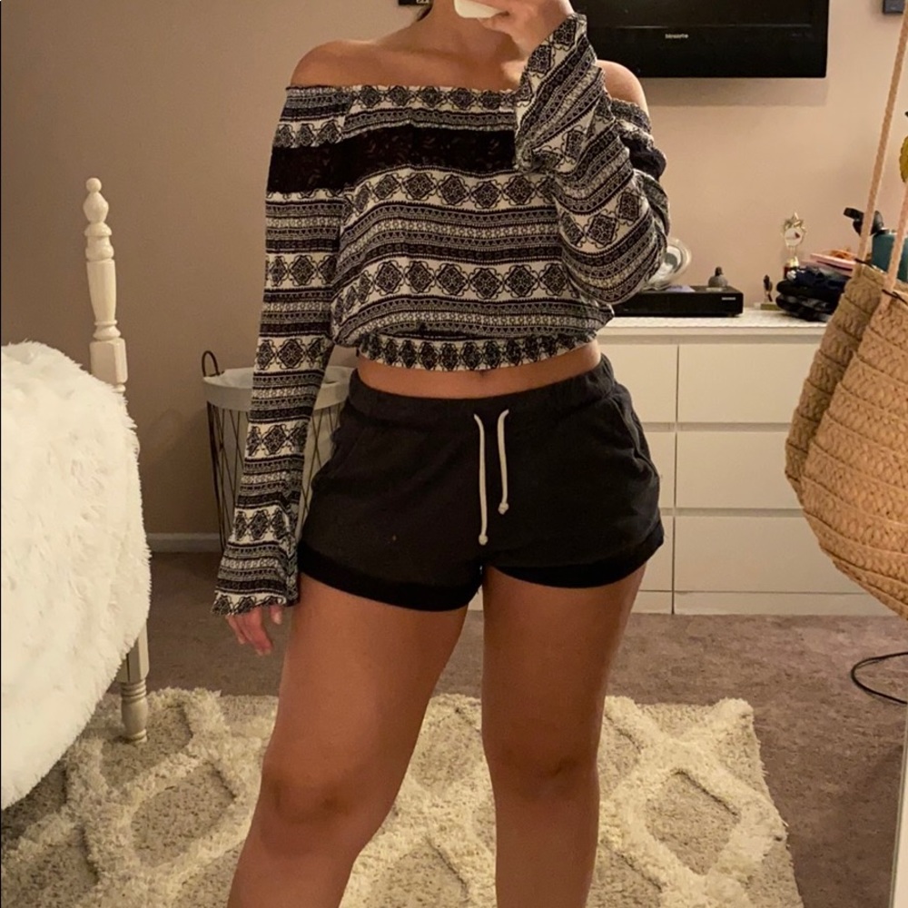OFF THE SHOULDER BELL SLEEVE SHIRT
